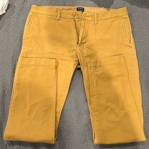 Men’s chino pants